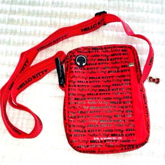 Hello Kitty 8” Crossbody Carry All Bag - Picture 3 of 7